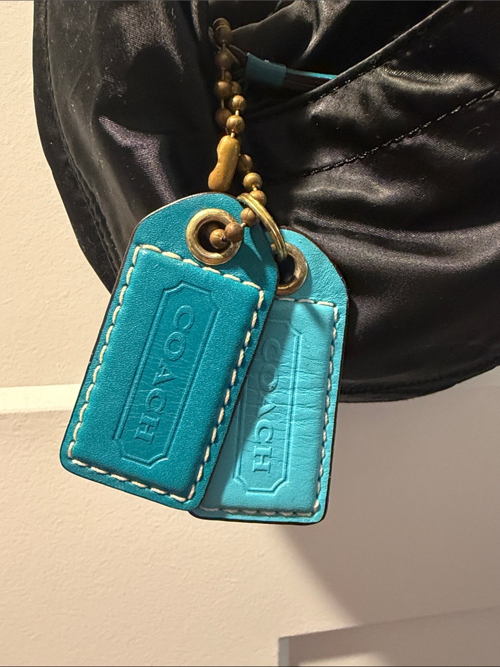 Vintage coach Black Shoulder Hobo Bag with Gold Hardware - Picture 3 of 4